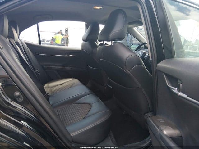 2021 TOYOTA CAMRY SE 8