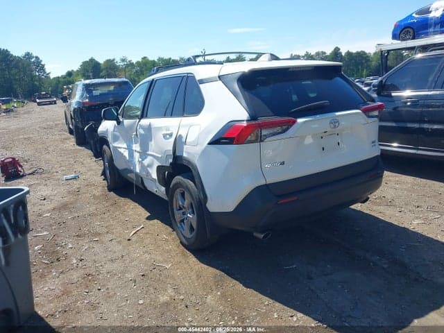 2023 TOYOTA RAV4 XLE 3