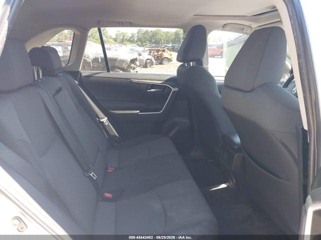2023 TOYOTA RAV4 XLE 8