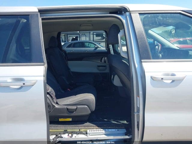 2022 KIA CARNIVAL MPV LX 8