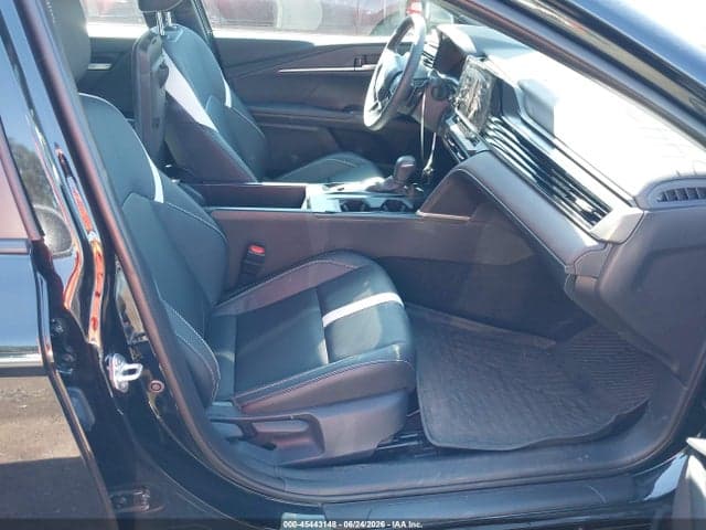 2025 TOYOTA CAMRY SE 5