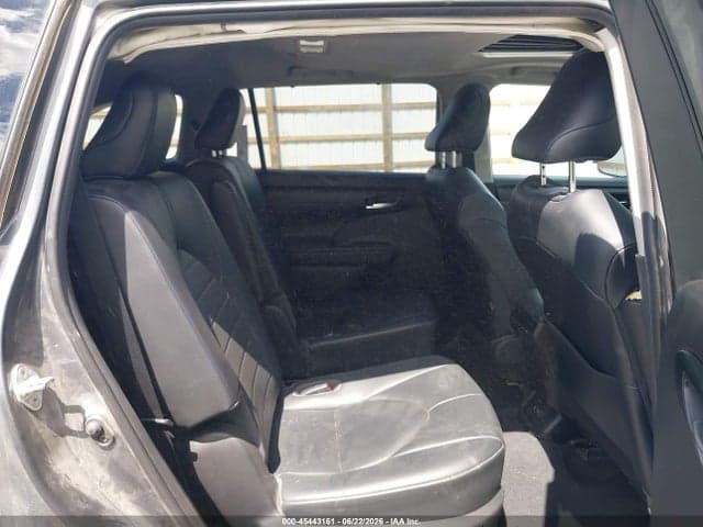 2020 TOYOTA HIGHLANDER XLE 8