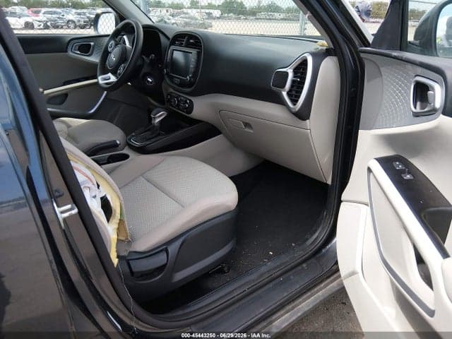 2022 KIA SOUL LX 5