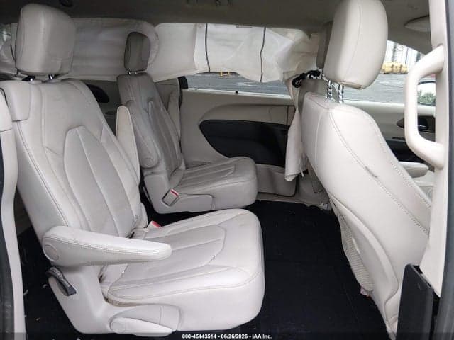 2021 CHRYSLER VOYAGER LXI 8