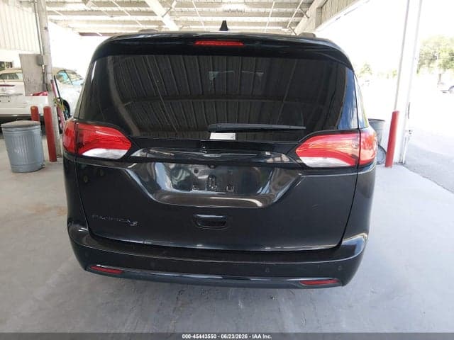 2018 CHRYSLER PACIFICA TOURING L 17