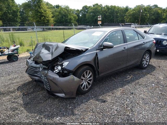 2017 TOYOTA CAMRY XLE 2
