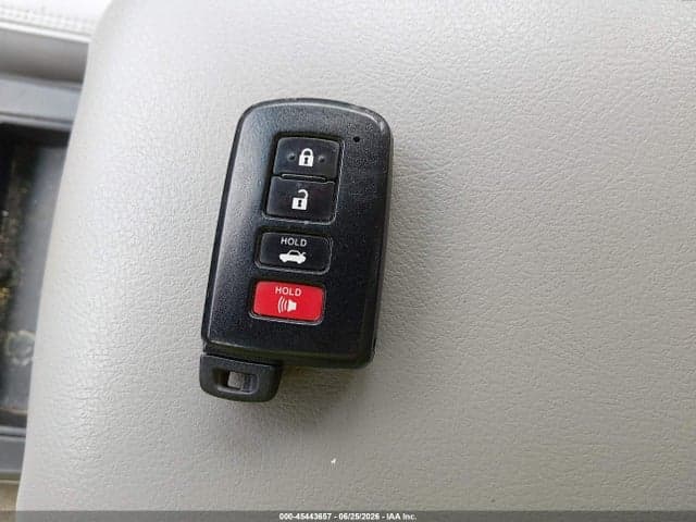 2017 TOYOTA CAMRY XLE 11