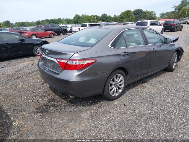 2017 TOYOTA CAMRY XLE 4