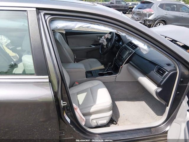2017 TOYOTA CAMRY XLE 5