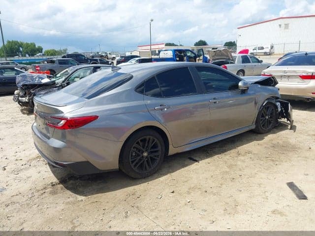 2025 TOYOTA CAMRY SE 4