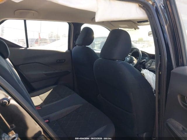 2018 NISSAN KICKS S 8