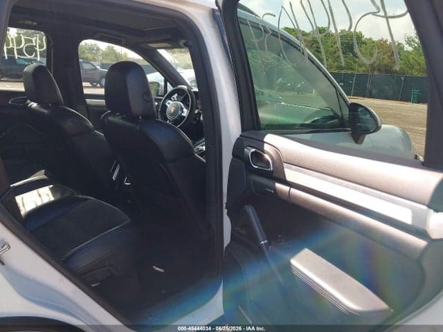 2013 PORSCHE CAYENNE GTS 8