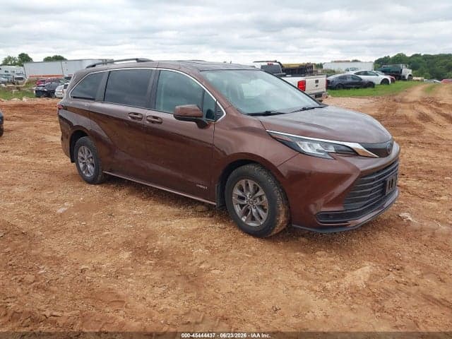 2021 TOYOTA SIENNA LE 1