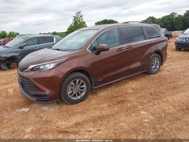 2021 TOYOTA SIENNA LE 2