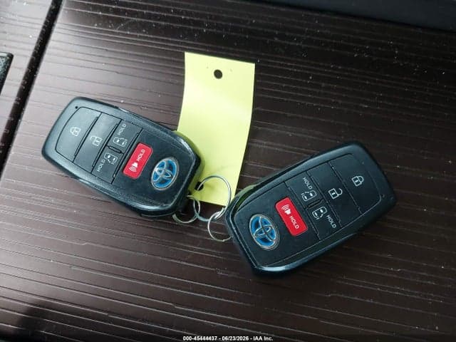 2021 TOYOTA SIENNA LE 11