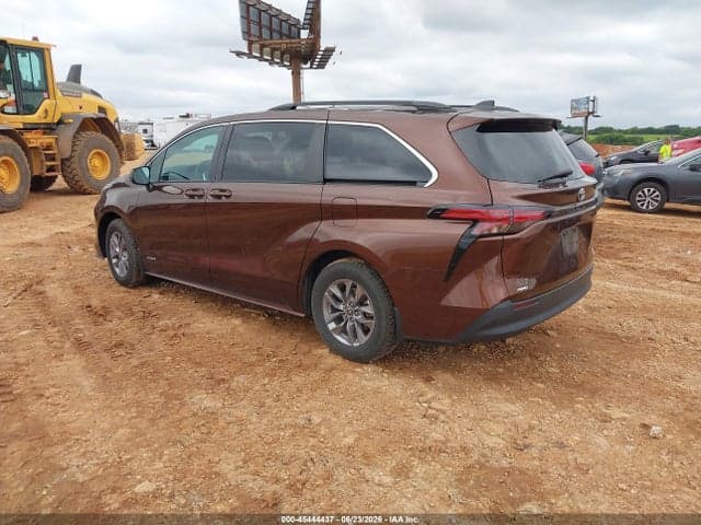 2021 TOYOTA SIENNA LE 3