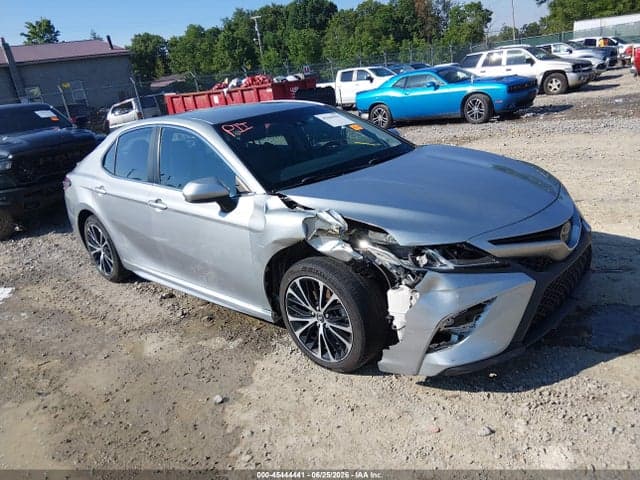 2018 TOYOTA CAMRY SE 1