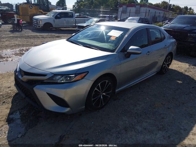 2018 TOYOTA CAMRY SE 2