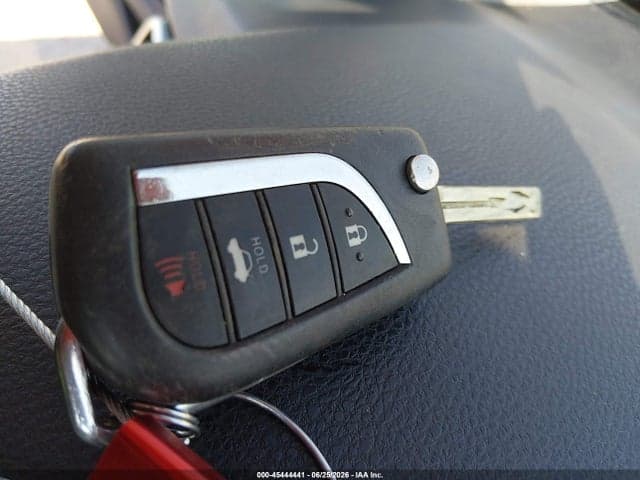 2018 TOYOTA CAMRY SE 11