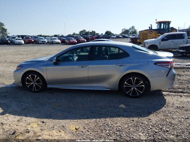 2018 TOYOTA CAMRY SE 14