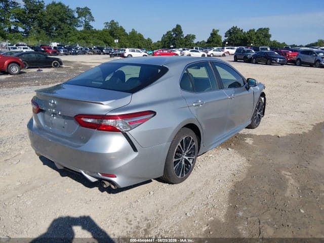 2018 TOYOTA CAMRY SE 4