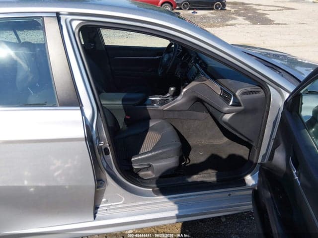 2018 TOYOTA CAMRY SE 5