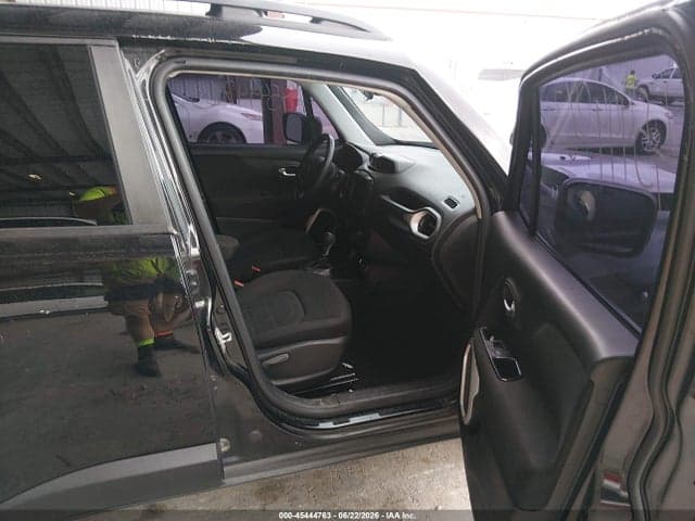 2018 JEEP RENEGADE LATITUDE FWD 5
