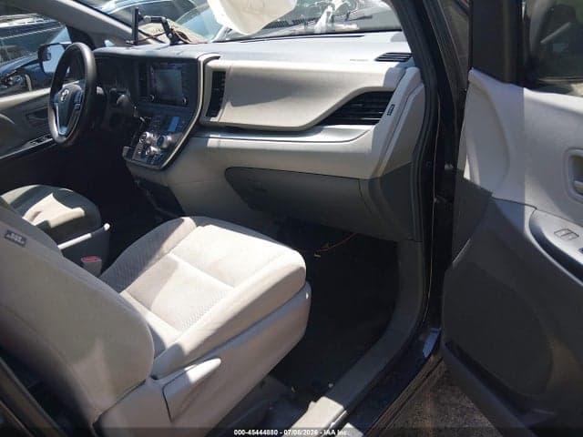 2020 TOYOTA SIENNA L 5