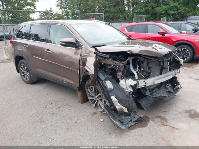 2019 TOYOTA HIGHLANDER XLE 1
