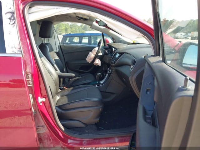 2020 CHEVROLET TRAX AWD LT 5