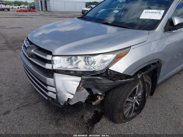 2019 TOYOTA HIGHLANDER XLE 17