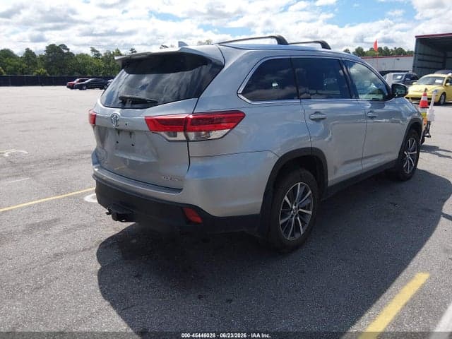 2019 TOYOTA HIGHLANDER XLE 4