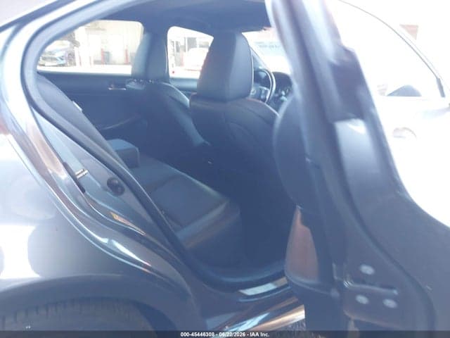 2017 LEXUS IS 200T 8