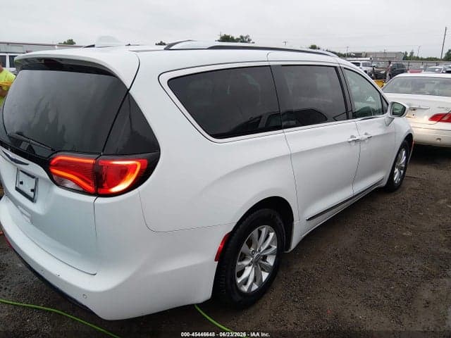 2019 CHRYSLER PACIFICA TOURING L 4