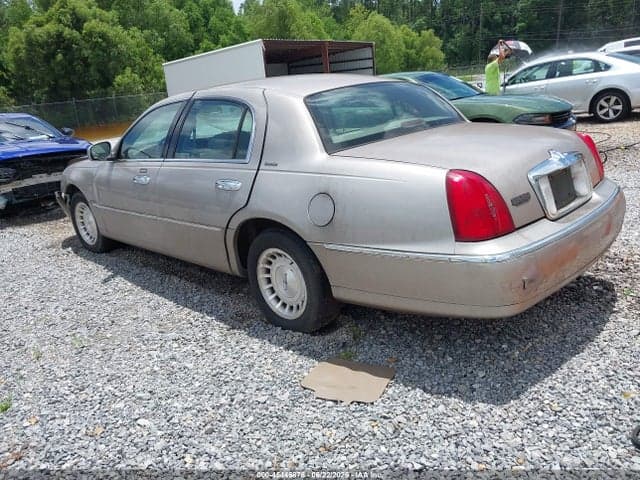 1999 LINCOLN TOWN CAR 3