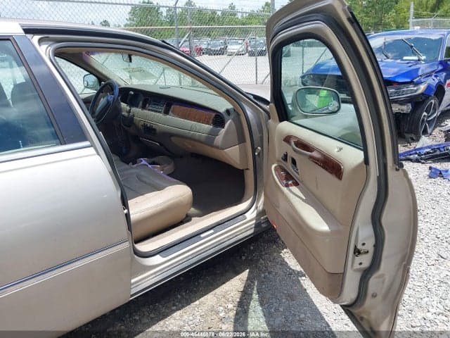 1999 LINCOLN TOWN CAR 5