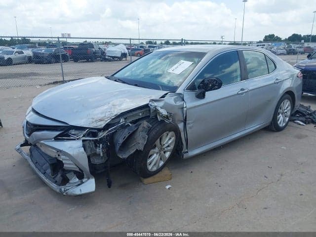 2020 TOYOTA CAMRY LE 2