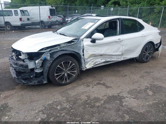 2018 TOYOTA CAMRY SE 2