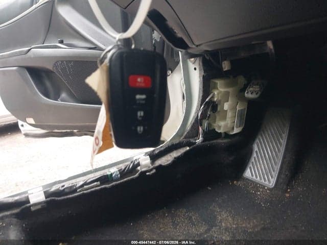 2018 TOYOTA CAMRY SE 11
