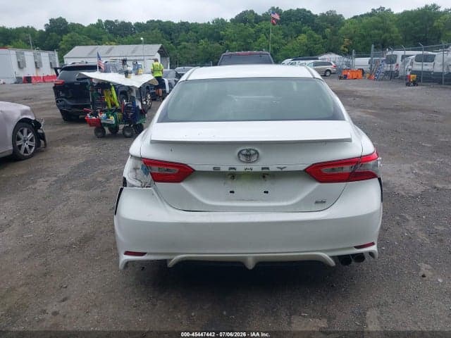 2018 TOYOTA CAMRY SE 16