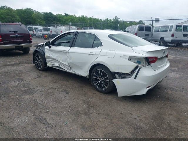 2018 TOYOTA CAMRY SE 3