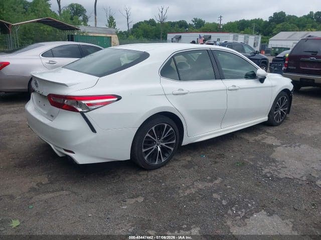 2018 TOYOTA CAMRY SE 4