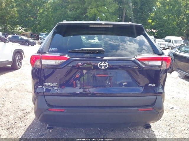 2021 TOYOTA RAV4 XLE 17