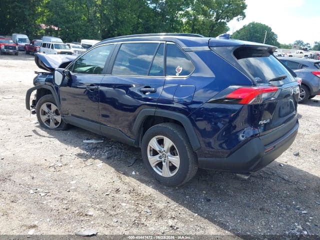 2021 TOYOTA RAV4 XLE 3
