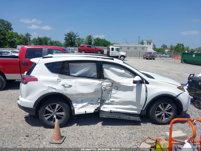 2018 TOYOTA RAV4 XLE 14