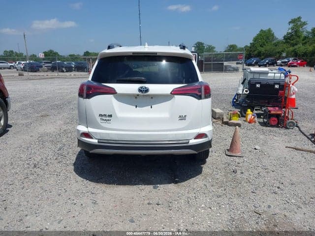 2018 TOYOTA RAV4 XLE 17