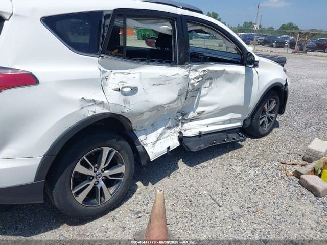 2018 TOYOTA RAV4 XLE 18