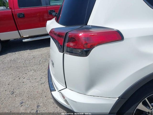 2018 TOYOTA RAV4 XLE 21