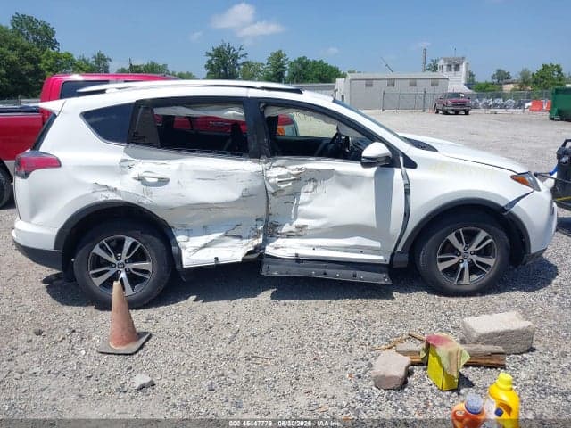 2018 TOYOTA RAV4 XLE 6