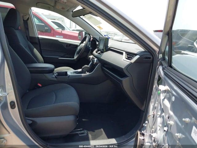 2022 TOYOTA RAV4 LE 5